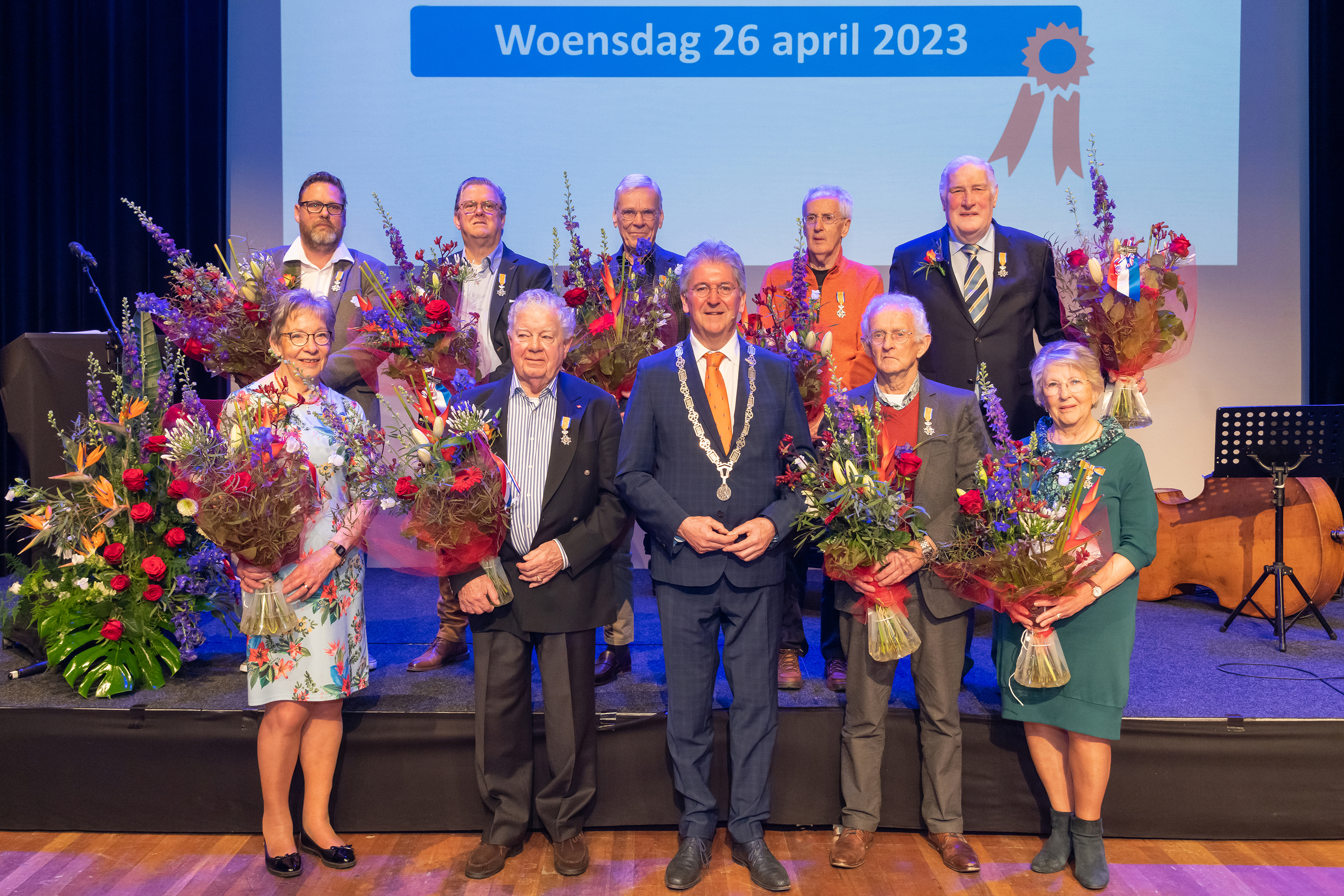 Burgemeester met gedecoreerden 2023 in Zwijndrecht