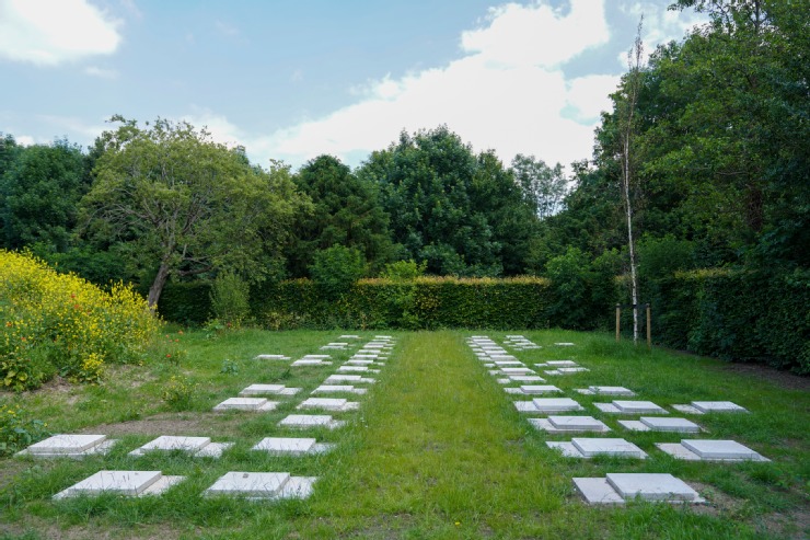 Foto 3 begraafplaats Munnikensteeg